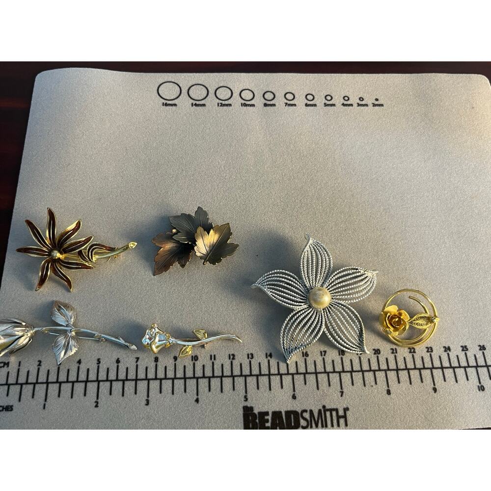 VTG Floral Brooch Lot of 6 Sarah Coventry K&T More Boho Cottage Core - Picture 3 of 10
